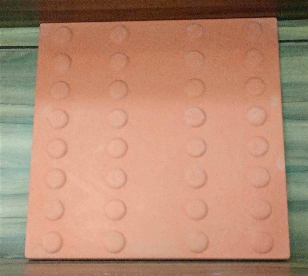 Piso Tátil Alerta – Cor Vermelho 45×45×2 cm