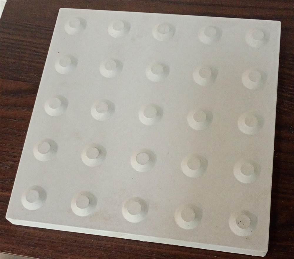 Piso Tátil Alerta – Cor Concreto 25x25x2 cm